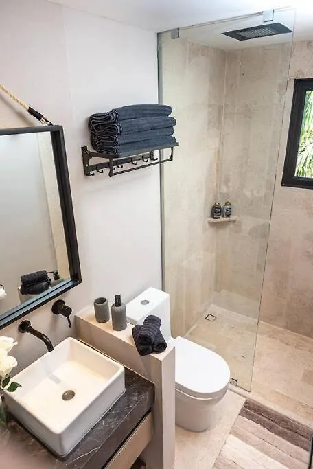 *Private Rooftop Pool* 5 Min Walk To Beach 5Bdr Villa Cancún 0*,  Mexikó