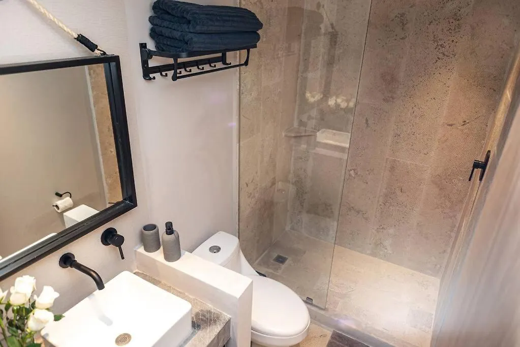 *Private Rooftop Pool* 5 Min Walk To Beach 5Bdr Villa Cancun Mexico