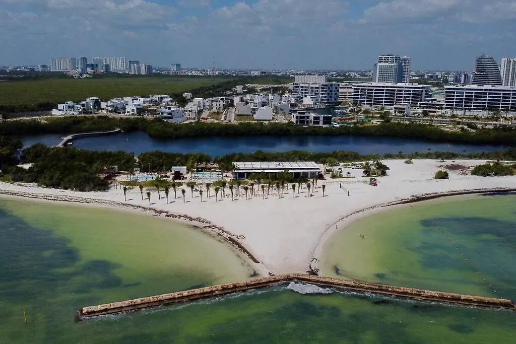 *Private Rooftop Pool* 5 Min Walk To Beach 5Bdr Villa Cancun Mexico